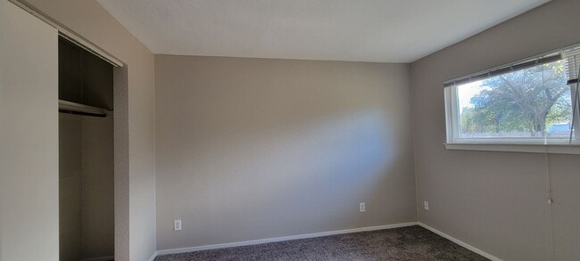 Building Photo - Newly Updated 3 Bedroom 1 Bath Home Close ...