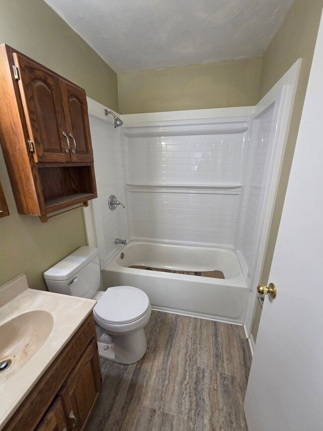 Building Photo - 1091 Bicknell Ave