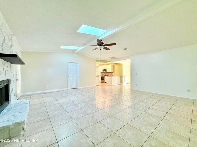 Building Photo - 10373 Windfern Ct N