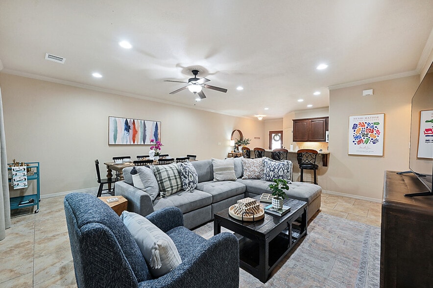 Building Photo - 1416 Cres Ridge Dr