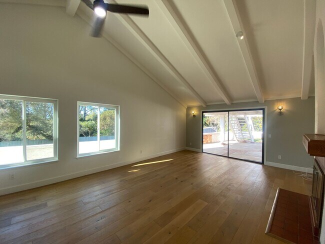 Building Photo - 4 Bedroom Encinitas home with Views!