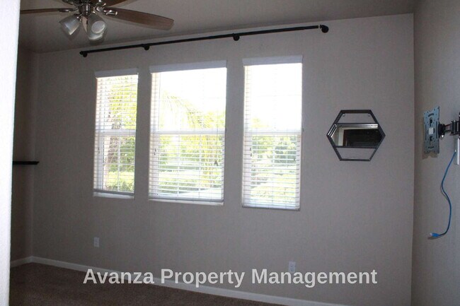 Building Photo - Home for Rent 4 Bed/2.5 Bath - 2,400 Sq Ft. Rent: $3,395/month Security Deposit: $3,495 Clovis Ea...