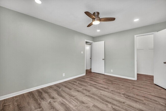 Building Photo - 2808 Skyway Cir