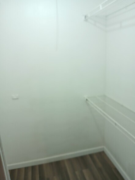 Building Photo - 2505 E Bay Dr