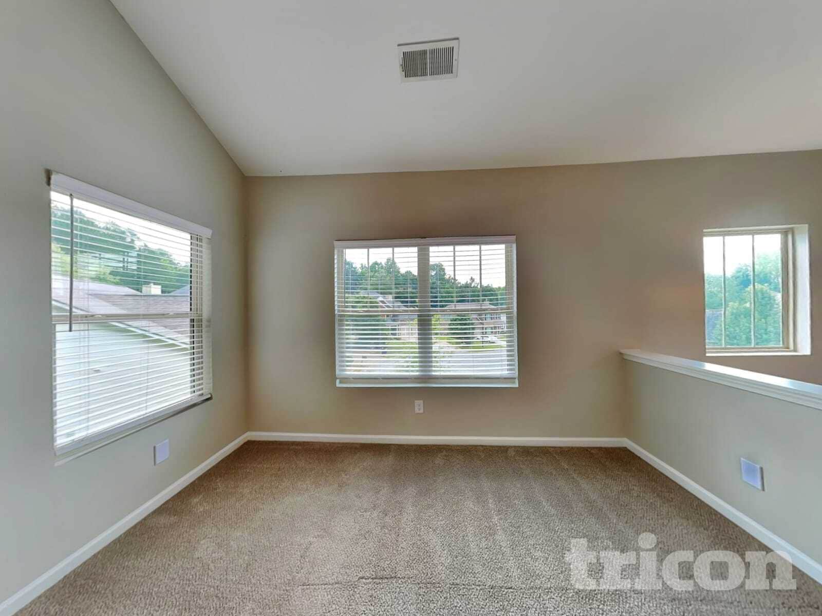 Building Photo - 456 Clematis Court