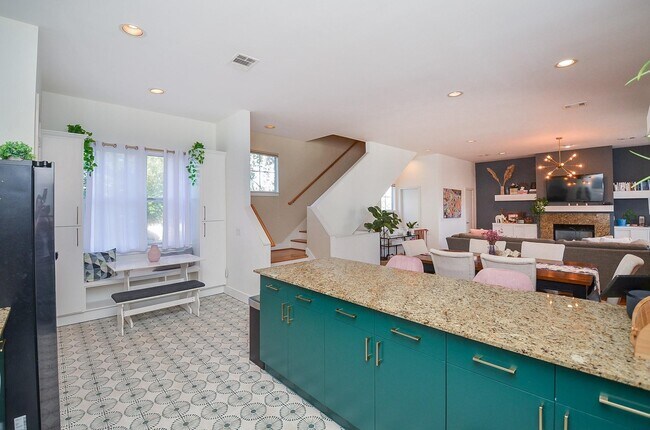 Building Photo - 1116 Columbus St