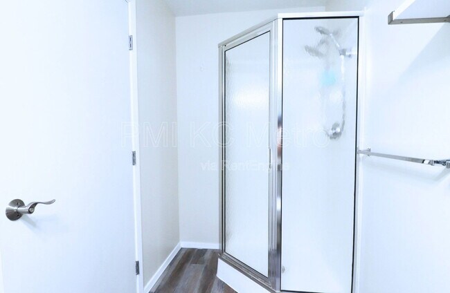 Building Photo - 200 Main St