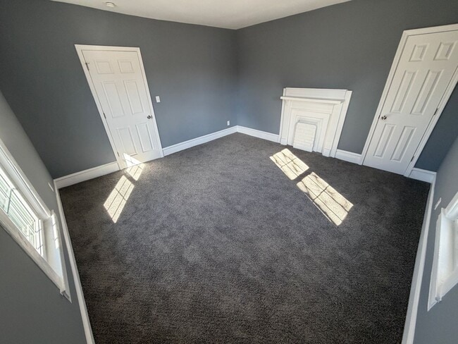 Building Photo - Amazing 7 Bedroom 2 bathroom updated home for rent in Burlington, NC