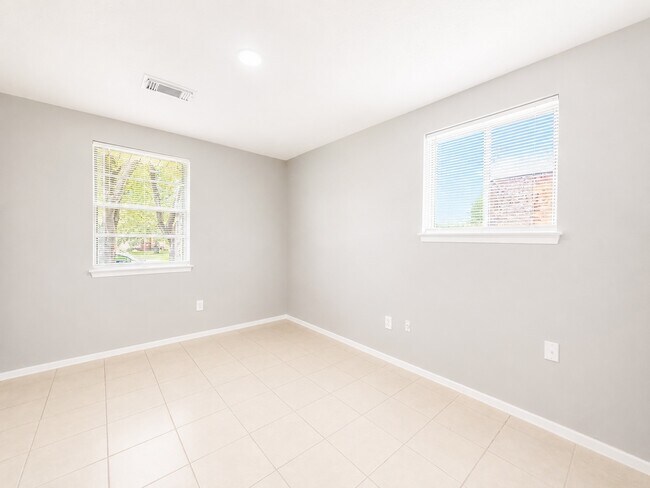 Building Photo - 723 Onaleigh Dr