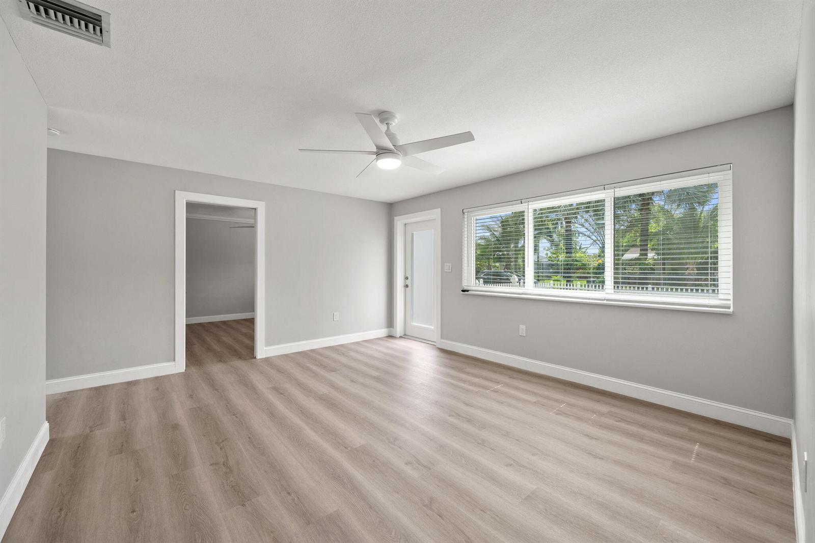 Building Photo - 2071 W Carrol Cir