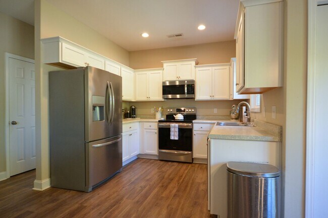 Building Photo - Beautiful 3 Bedroom Home in Everett's Creek Community