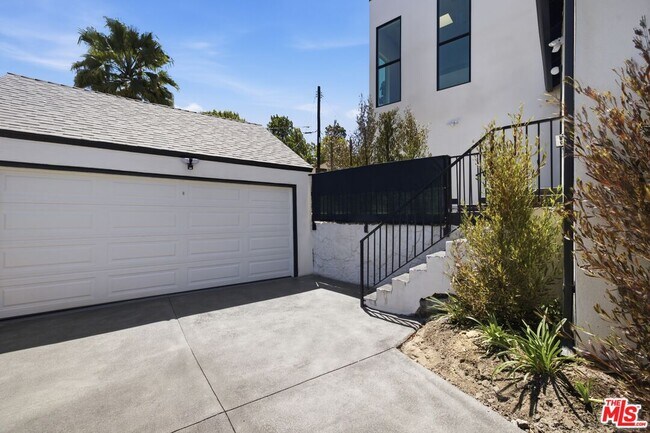 Building Photo - 3926 S Ridgeley Dr