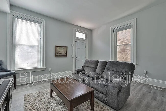 Building Photo - 2280 Loth St