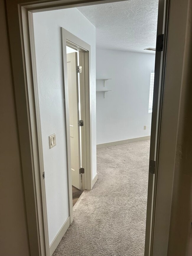 Building Photo - BEAUTIFUL TOWNHOME!