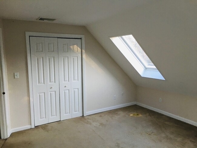 Building Photo - 161 Cedar St