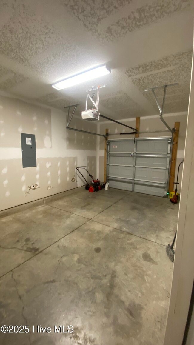 Building Photo - 304 Otis Cv Ln