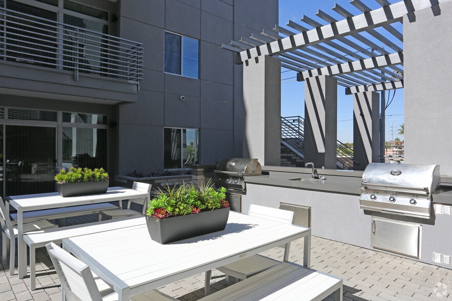 Building Photo - Linear Apartment Homes