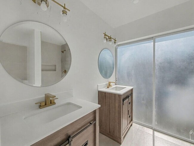 Building Photo - 1940 NW 32nd St