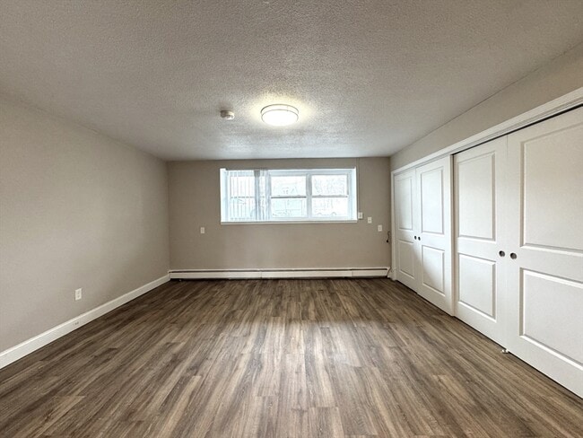 Building Photo - 625 Main St