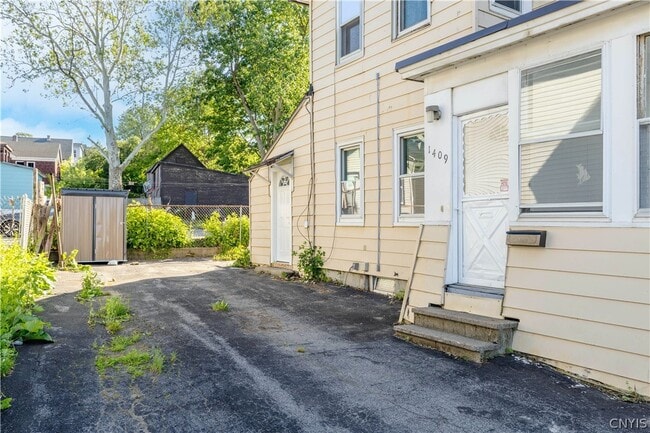 Building Photo - 1409 Erie St