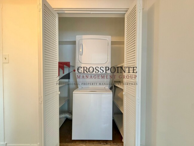 Building Photo - Tour Today! 2 Bedroom 1 Bathroom Upstairs Unit!