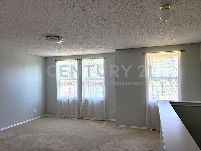 Building Photo - Spacious 2-Story 3/2/2 Home with Versatile...