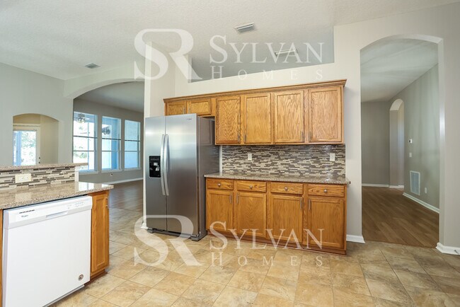 Building Photo - Lease today! No extra charge for contentme...