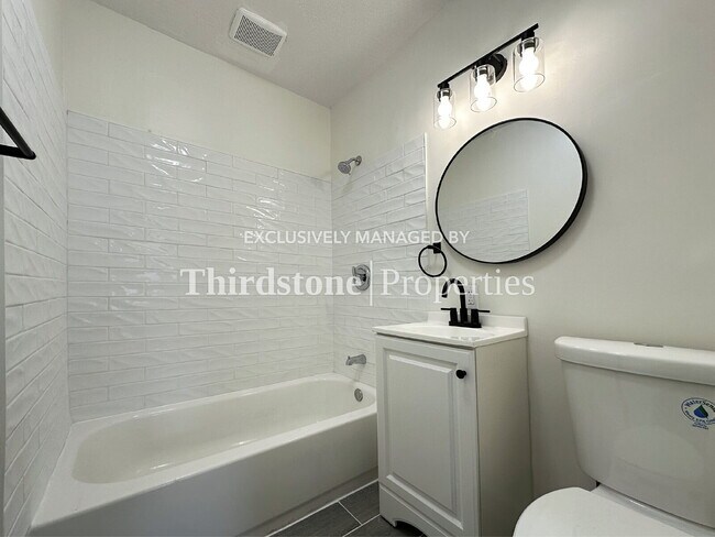 Building Photo - 1178 Murray Dr