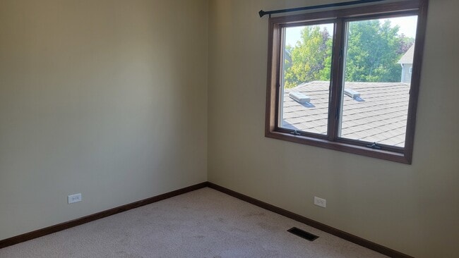 Building Photo - 104 Quail Dr