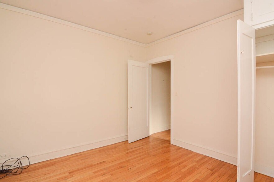 Building Photo - 1033 Dempster St