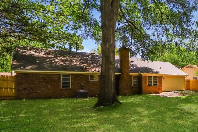Building Photo - 3663 Lynchburg St
