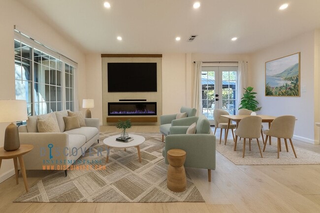 Building Photo - Your Ideal Modern Retreat with Enclosed Yard