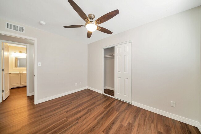 Building Photo - Great 6 Bedroom home near ASU with large BASEMENT