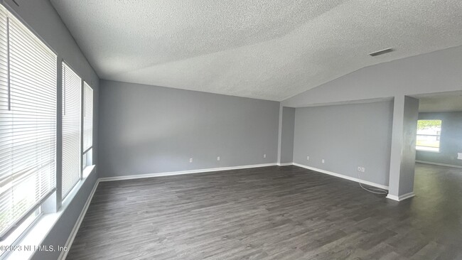 Building Photo - 2387 Brian Lakes Dr E