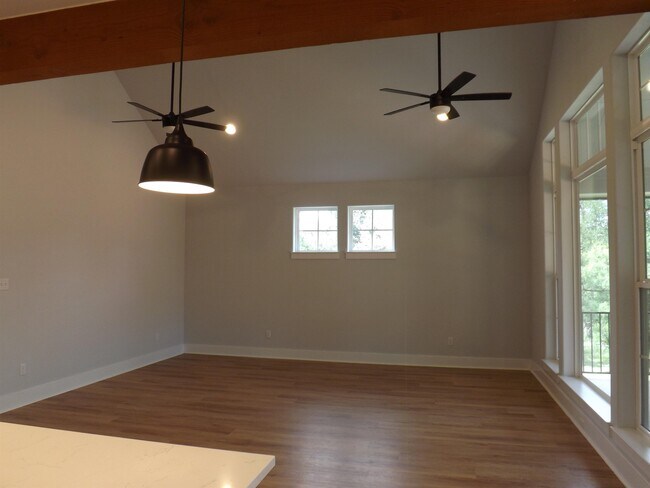 Building Photo - 1191 S Lake Dr