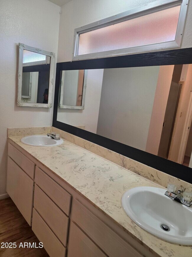 Building Photo - 570 N Villa Nueva Dr