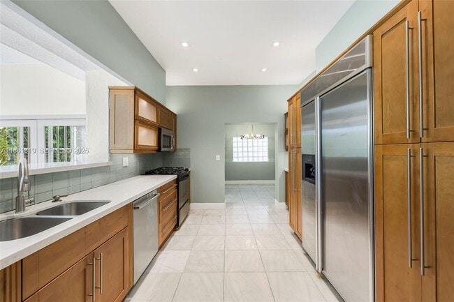 Building Photo - 3180 N Bay Rd