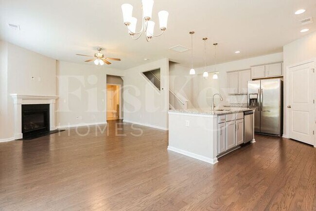 Building Photo - 817 Neosho Ct