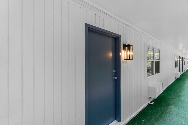 Building Photo - 1 Bed, 1 Bath Furnished Apartment  – Great Location & Amenities! Flexible Lease Terms Available