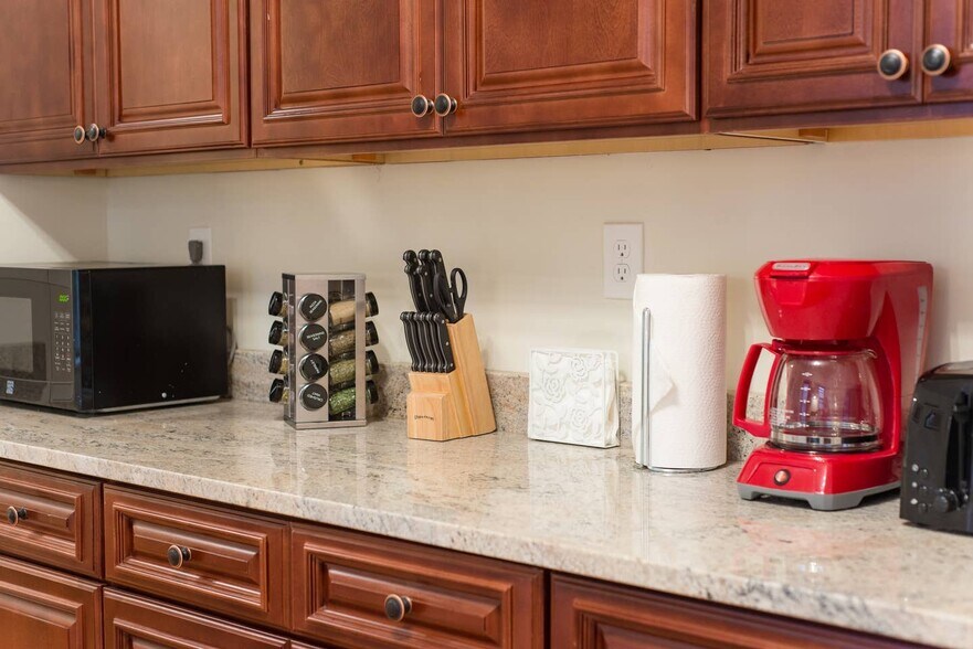 Building Photo - 1249 Beacon St