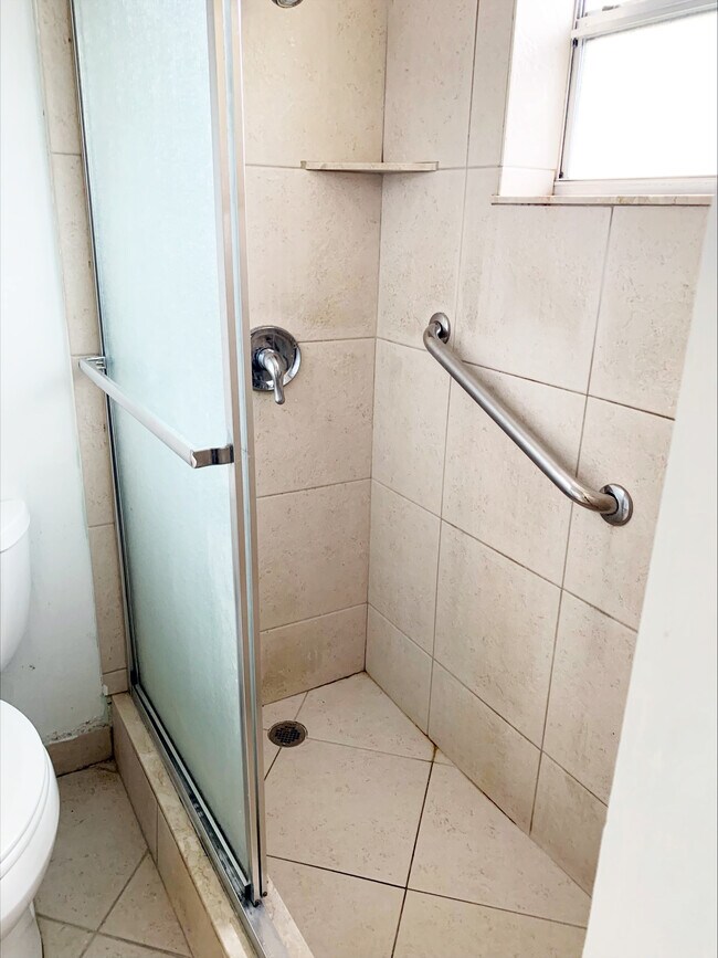 Building Photo - 508 Gardens Dr