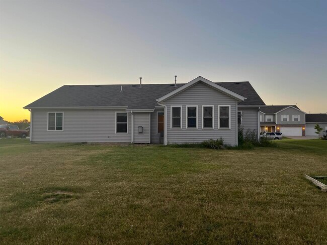 Building Photo - 3525 Shadow Creek Dr