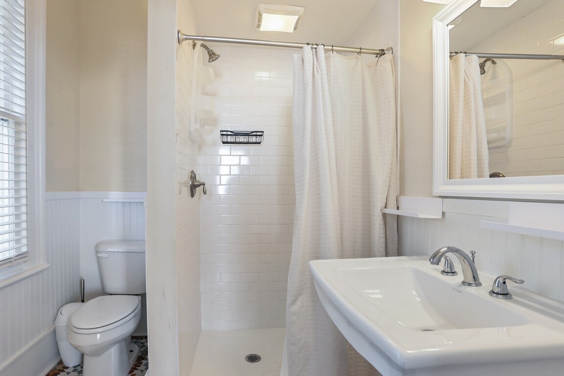 Building Photo - 303 W Park Ave