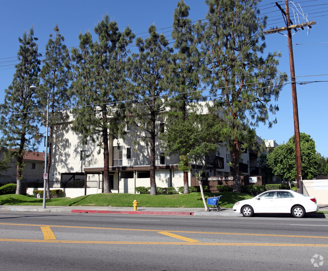 Building Photo - Reseda Manor