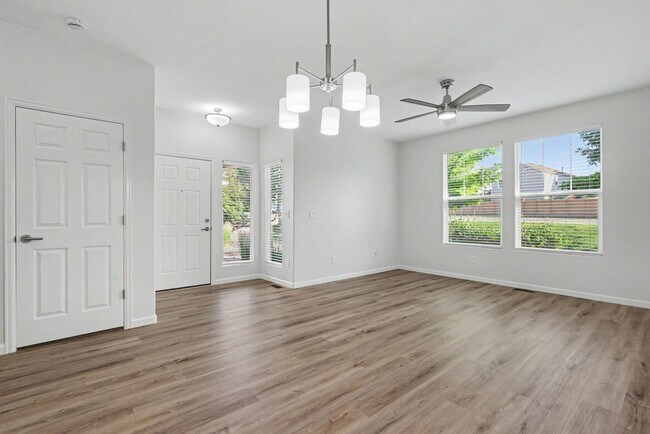 Building Photo - 7416 Sandy Springs Point