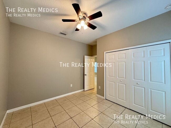 Building Photo - 548 Albatross Dr