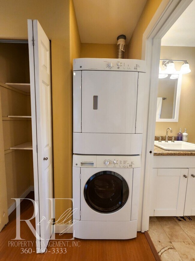 Building Photo - Fully Furnished Well Appointed Home