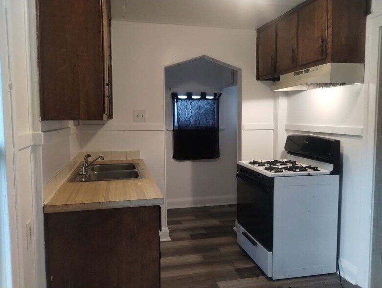 Building Photo - 1934 Brame Pl