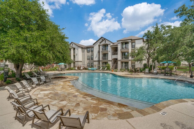 Building Photo - Lakeline Villas