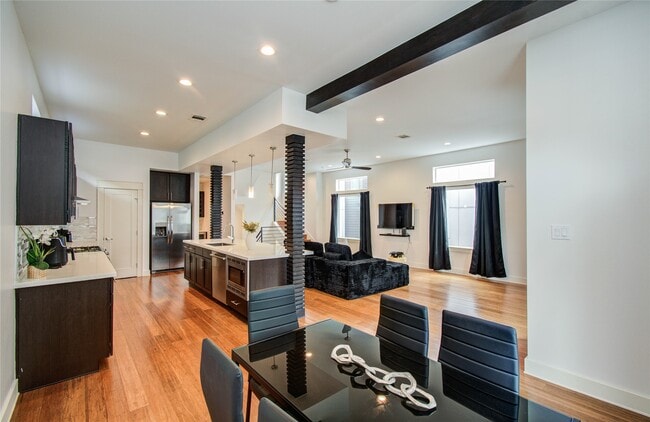 Building Photo - 4311 Marina St